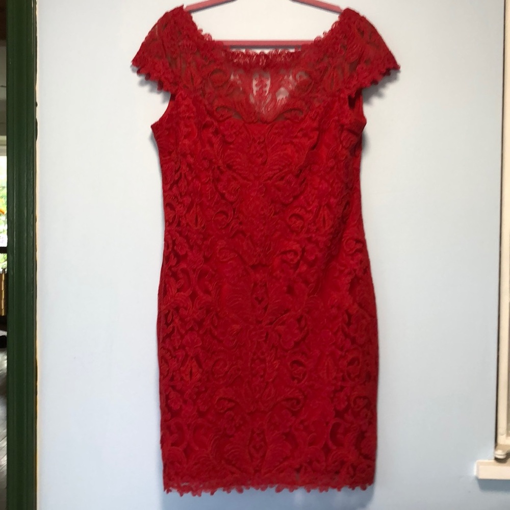 Very attractive red party dress, 18P